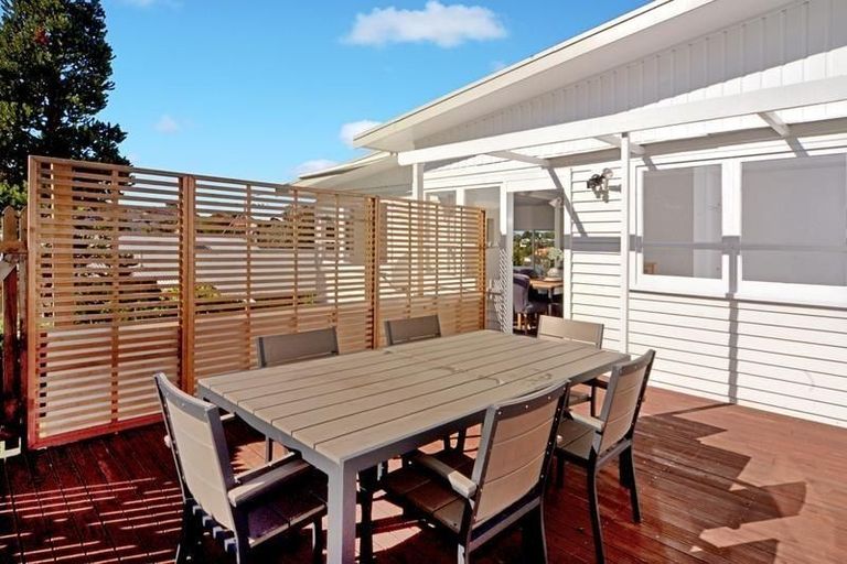 Photo of property in 43 Richards Avenue, Forrest Hill, Auckland, 0620