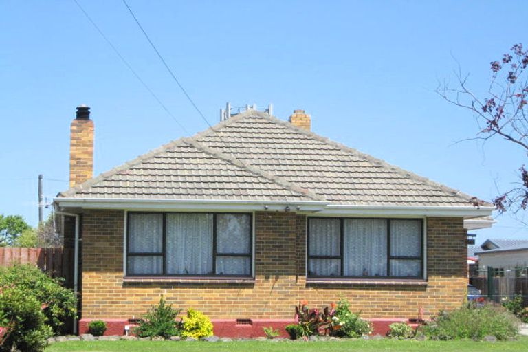 Photo of property in 28 Shortland Street, Wainoni, Christchurch, 8061