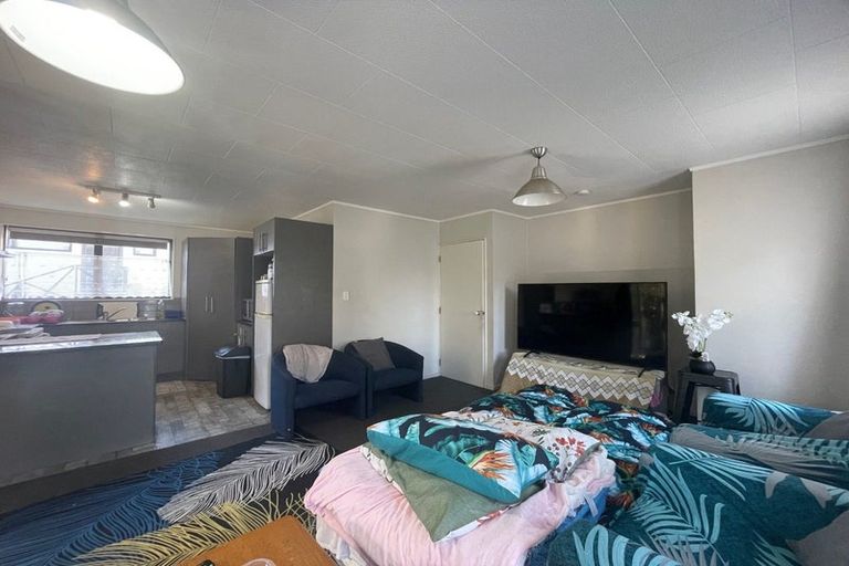 Photo of property in 10 Christmas Road, Manurewa, Auckland, 2102