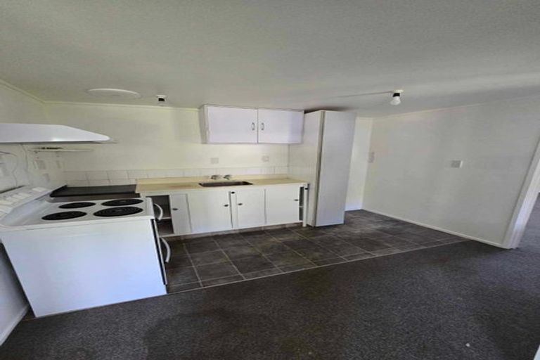 Photo of property in 132 Parkvale Road, Karori, Wellington, 6012