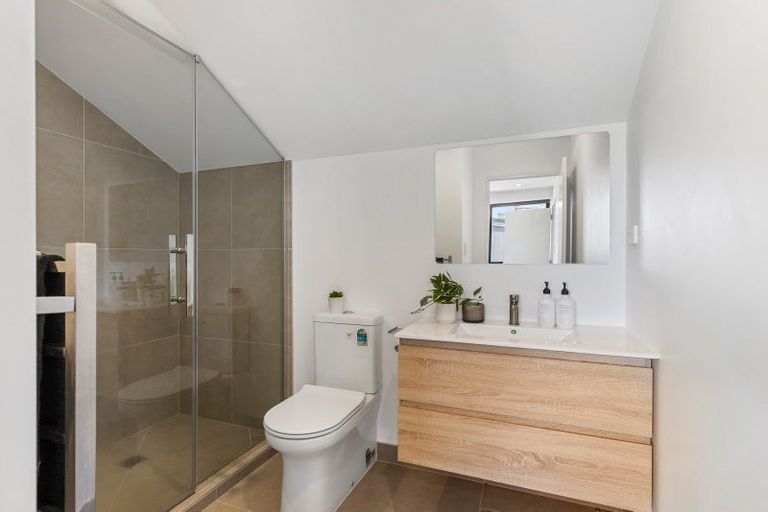 Photo of property in 11/8 Chivalry Road, Glenfield, Auckland, 0629