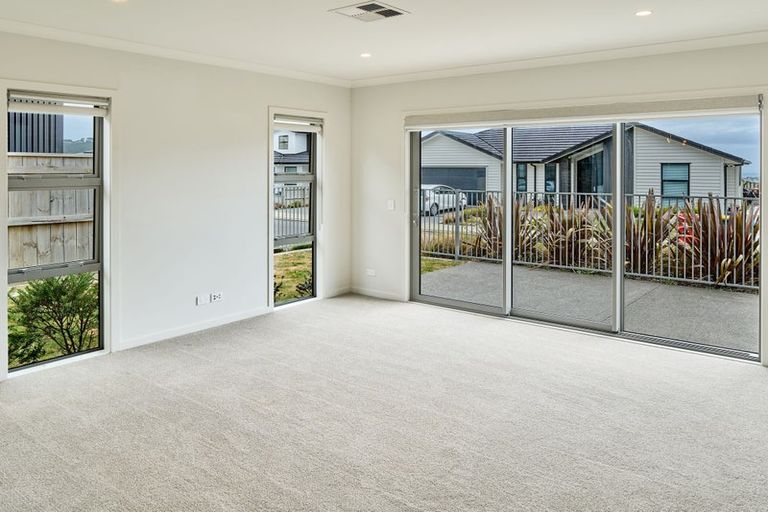 Photo of property in 4b Kaiaho Close, Aotea, Porirua, 5024