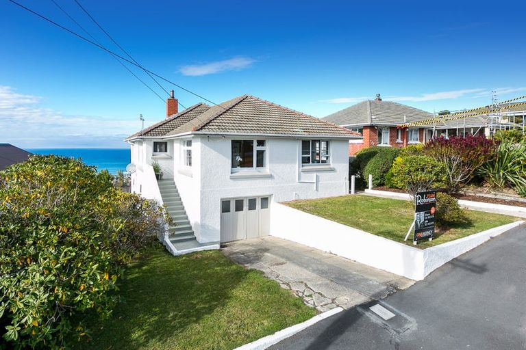Photo of property in 137 Easther Crescent, Kew, Dunedin, 9012