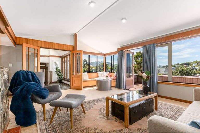 Photo of property in 31 Wadestown Road, Wadestown, Wellington, 6012