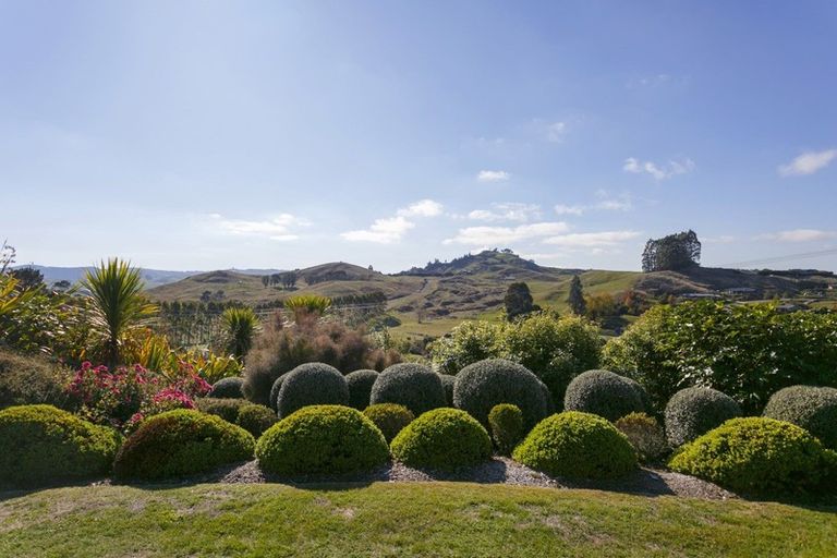 Photo of property in 9 Highland Drive, Acacia Bay, Taupo, 3385