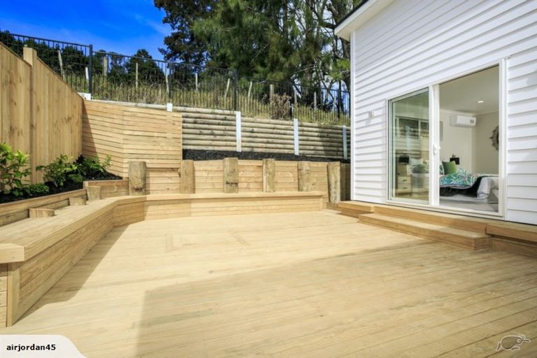 Photo of property in 12 Barrique Road, Kumeu, 0810