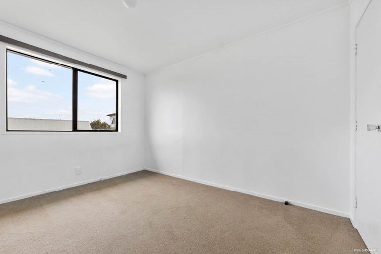 Photo of property in 22 Orton Street, Glenfield, Auckland, 0627
