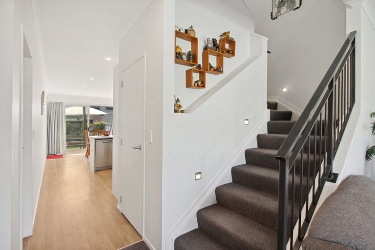 Photo of property in 7 Briddock Way, Swanson, Auckland, 0614