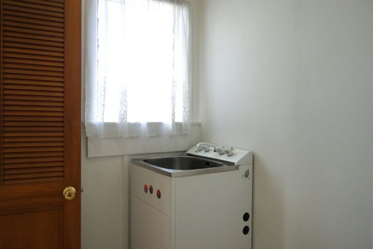 Photo of property in 494 Blockhouse Bay Road, Blockhouse Bay, Auckland, 0600