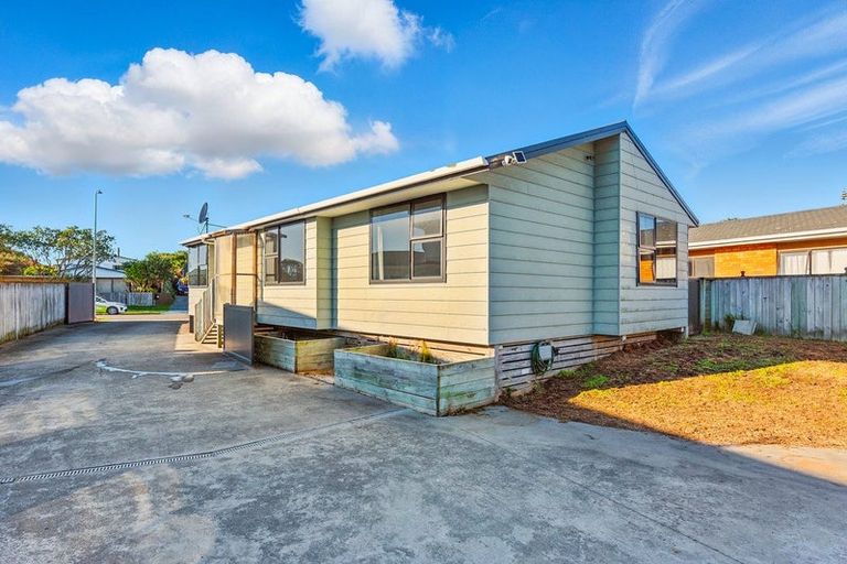 Photo of property in 30 Eruini Street, Waikanae Beach, Waikanae, 5036