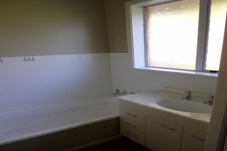 Photo of property in 46 Grahams Road, Ilam, Christchurch, 8041