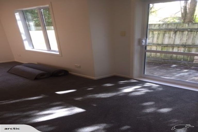 Photo of property in 5/30 John Jennings Drive, Oteha, Auckland, 0632