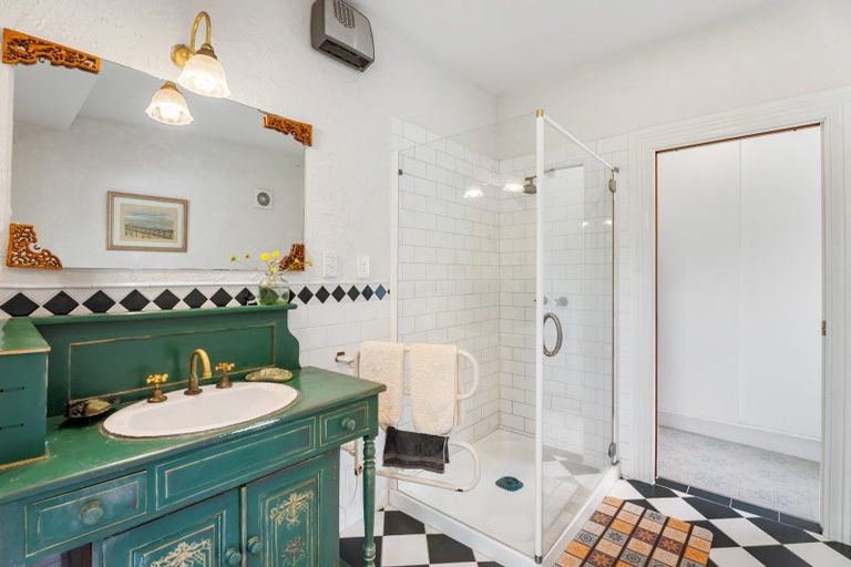 Photo of property in 200 Huia Road, Titirangi, Auckland, 0604