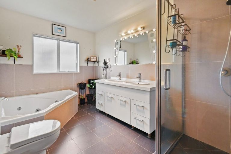 Photo of property in 29 Ina Ville Drive, Pukekohe, 2120