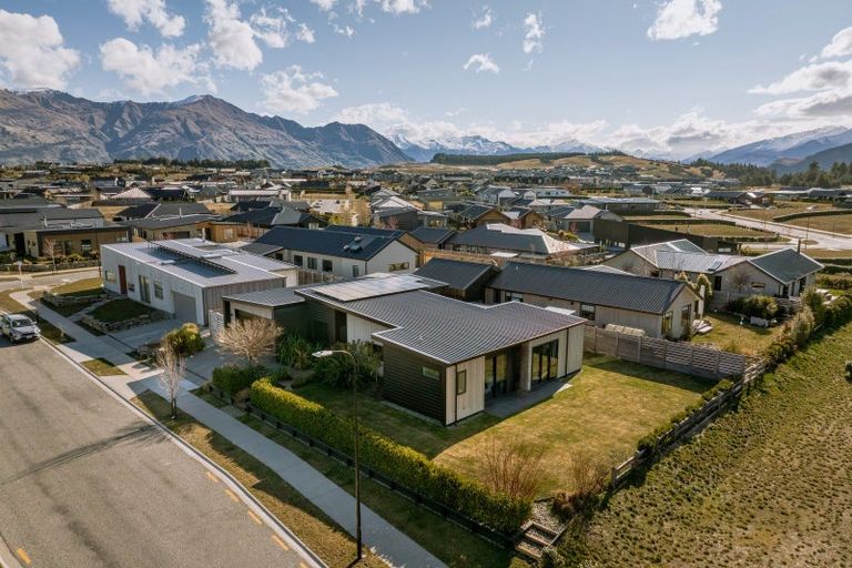 Photo of property in 4 Pounamu Avenue, Albert Town, Wanaka, 9305