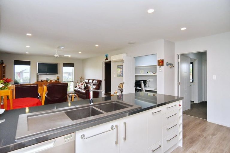 Photo of property in 12 Beech Drive, Rangiora, 7400