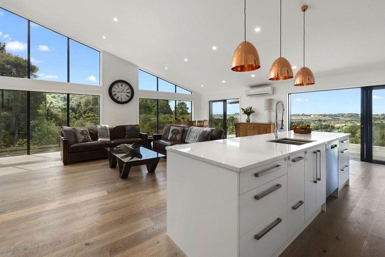 Photo of property in 393 Paremoremo Road, Paremoremo, Auckland, 0632