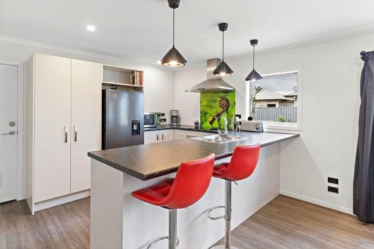 Photo of property in 1 Routhan Way, Carterton, 5713