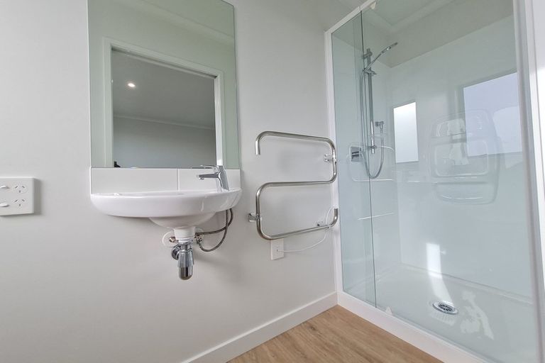 Photo of property in 8/5 Peachgrove Road, Te Atatu Peninsula, Auckland, 0610