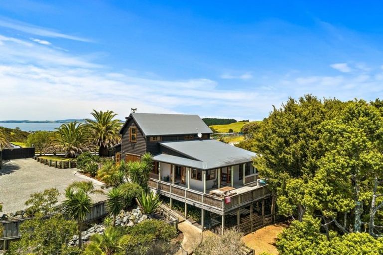 Photo of property in 81 Cape Rodney Road, Leigh, 0985