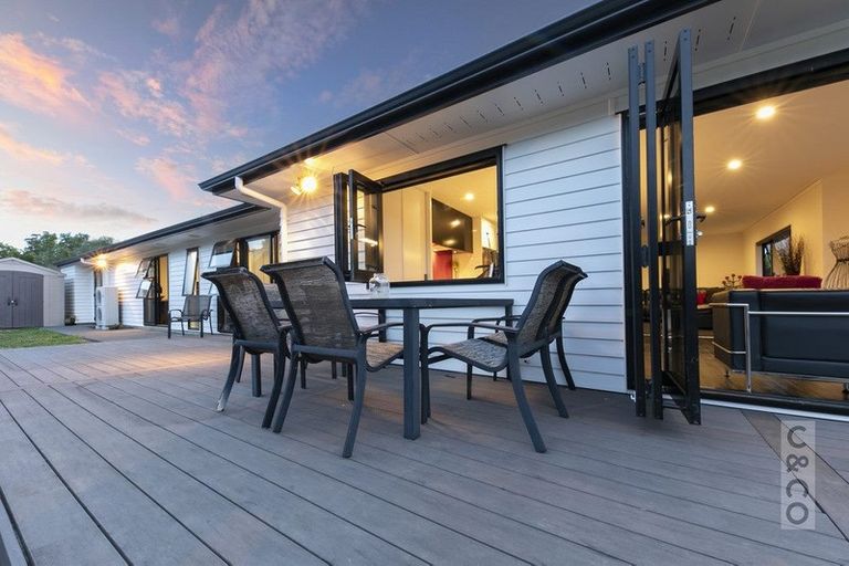 Photo of property in 10 Wautaiti Drive, Riverhead, 0820