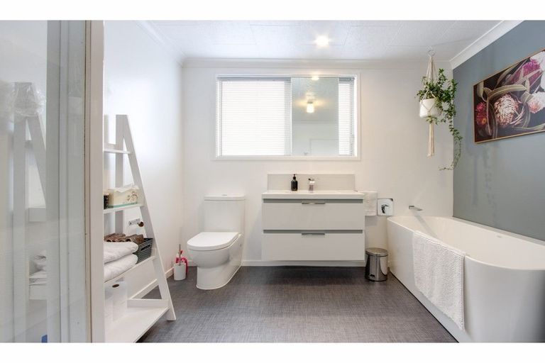 Photo of property in 504 Grove Road, Mayfair, Hastings, 4122