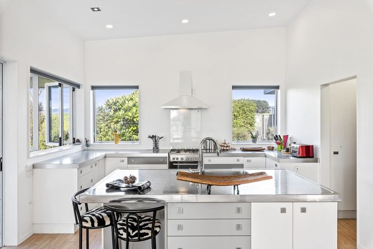 Photo of property in 21 Sandown Road, Te Horo Beach, Otaki, 5581