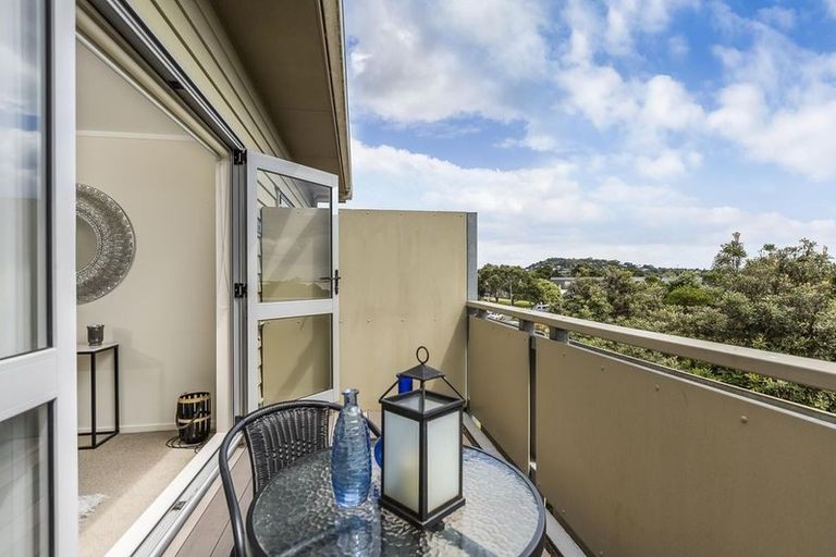 Photo of property in 325/26 Morningside Drive, Morningside, Auckland, 1025