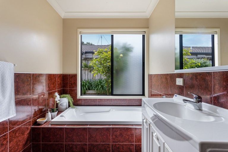 Photo of property in 5 La Cumbre Close, Bethlehem, Tauranga, 3110