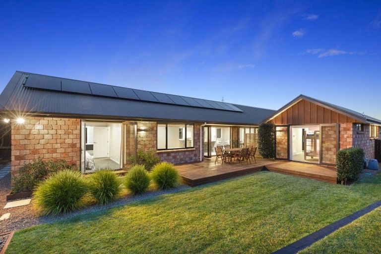 Photo of property in 55 Ina Ville Drive, Pukekohe, 2120