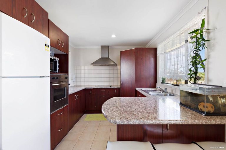 Photo of property in 37 Bellville Drive, Clendon Park, Auckland, 2103