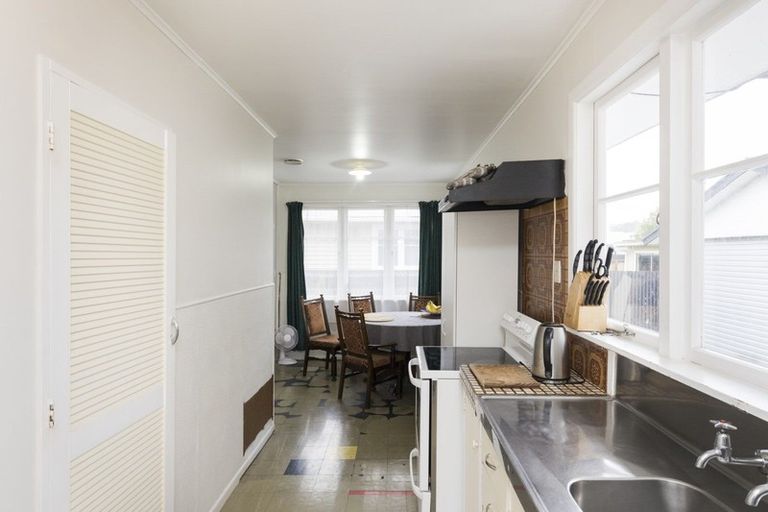 Photo of property in 11 Peters Avenue, Cloverlea, Palmerston North, 4412