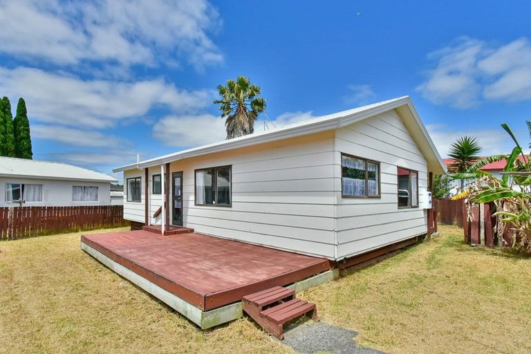 Photo of property in 33 Limond Street, Randwick Park, Auckland, 2105