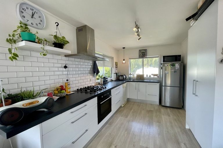 Photo of property in 2/24 Bedford Street, Te Atatu South, Auckland, 0610