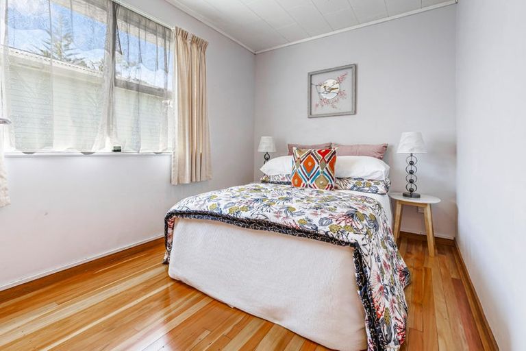 Photo of property in 18 Paewai Road, Glen Eden, Auckland, 0602