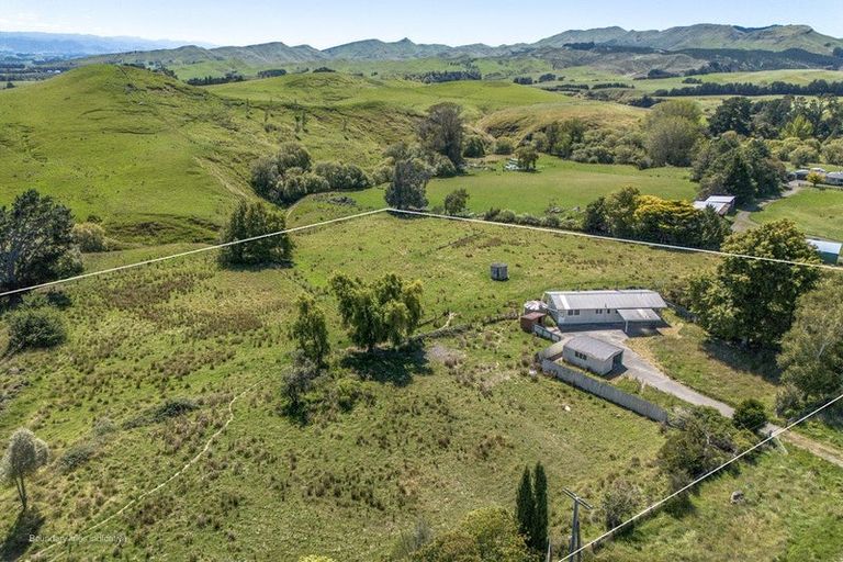 Photo of property in Ex Awariki School, 667 Mangahei Road, Te Uri, Dannevirke, 4973