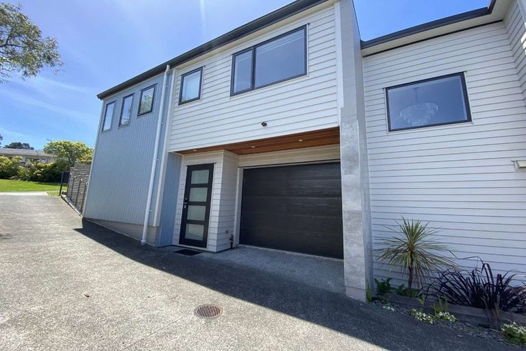 Photo of property in 7a Kerria Place, Sunnynook, Auckland, 0620