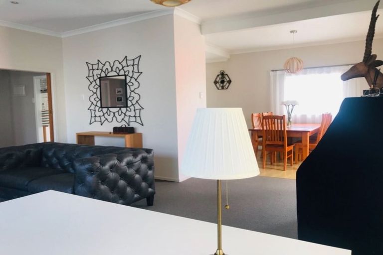 Photo of property in 12 Walmer Road, Point Chevalier, Auckland, 1022