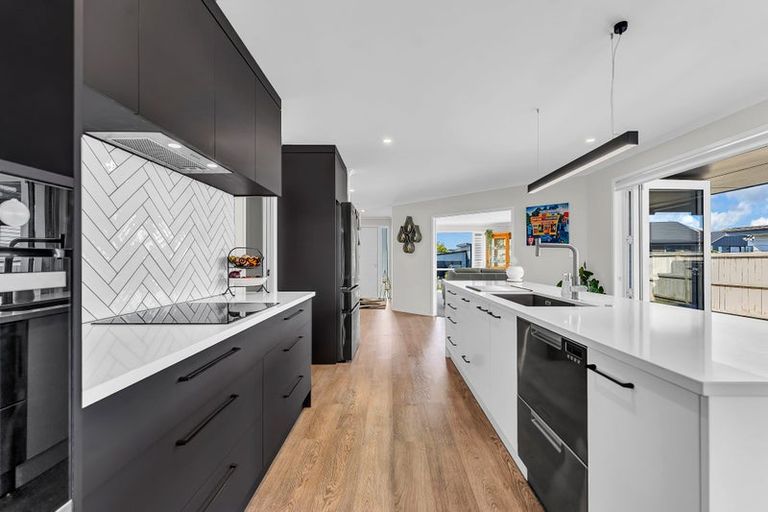 Photo of property in 9 Mutetai Road, Clarks Beach, 2122