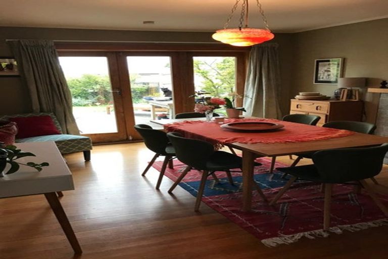 Photo of property in 54 Durham Street, Picton, 7220