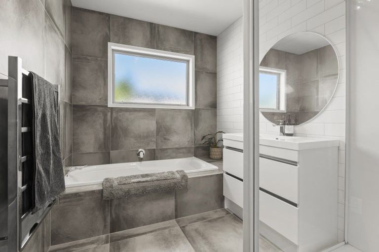 Photo of property in 518a Manutahi Road, Lepperton, New Plymouth, 4373