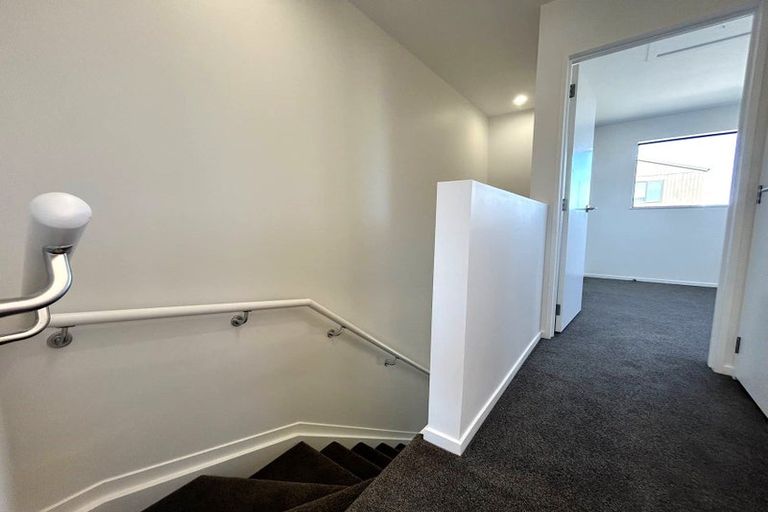 Photo of property in 10 Raupeti Lane, Henderson, Auckland, 0612