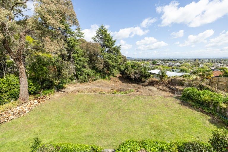 Photo of property in 42 Busby Hill, Havelock North, 4130