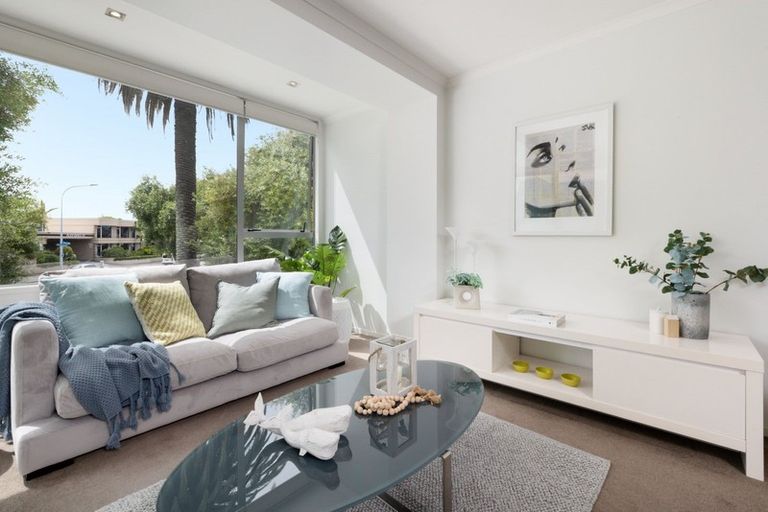 Photo of property in Algarve Apartments, 102/332 Maunganui Road, Mount Maunganui, 3116