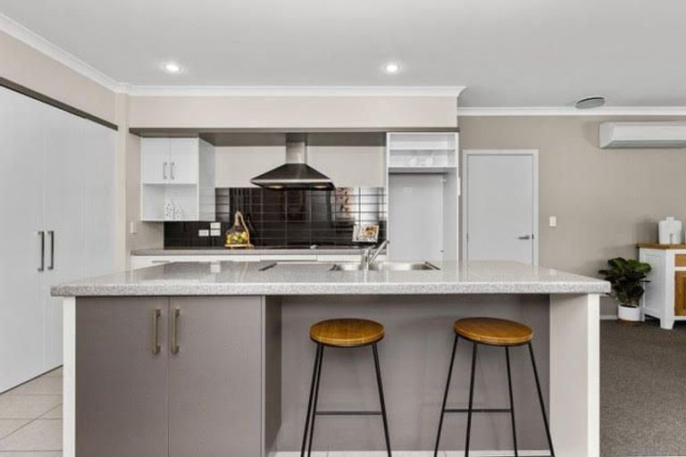 Photo of property in 19 Haast Place, Poraiti, Napier, 4112