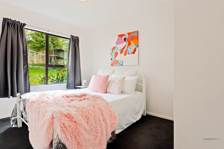 Photo of property in 26 Amery Place, West Harbour, Auckland, 0618