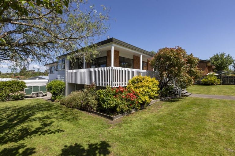 Photo of property in 37 Domain Road, Waipawa, 4210