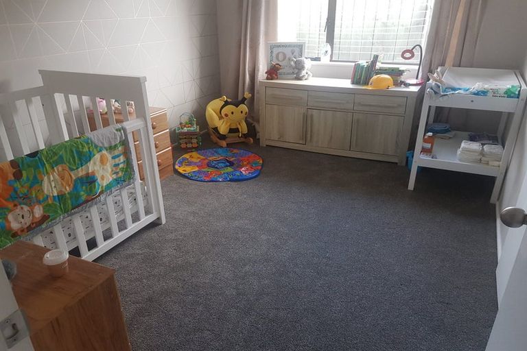 Photo of property in 2/10 Onslow Road, Papakura, 2110