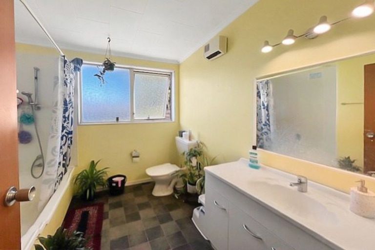 Photo of property in 8 Kimberley Grove, Westbrook, Palmerston North, 4412