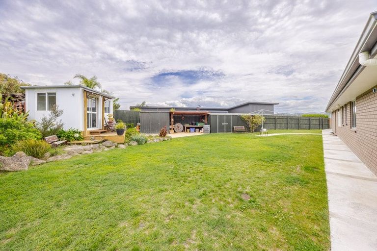 Photo of property in 11 Pohutukawa Drive, Eskdale, Napier, 4182